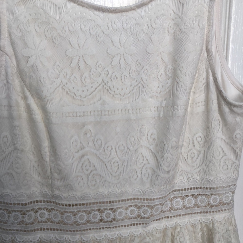 Pinky lace dress - Picture 4 of 12